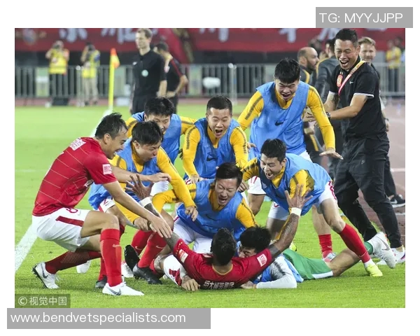 上海足球队包夹战术革新引领新潮流助力球队崛起